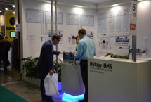 Специалисты компании Buhler-AHS консультируют посетителей выставки «Aqua-Therm Moscow 2015» по работе систем увлажнения воздуха